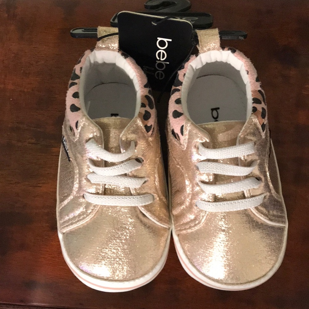 Bebe baby rose gold crib shoes size 4 NWT